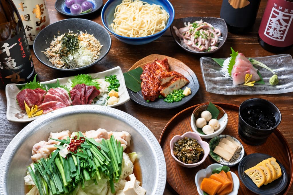 【2時間飲み放題付き】牛モツ鍋と新鮮馬刺しの屋久島コース〈全10品〉6,500円（税込）